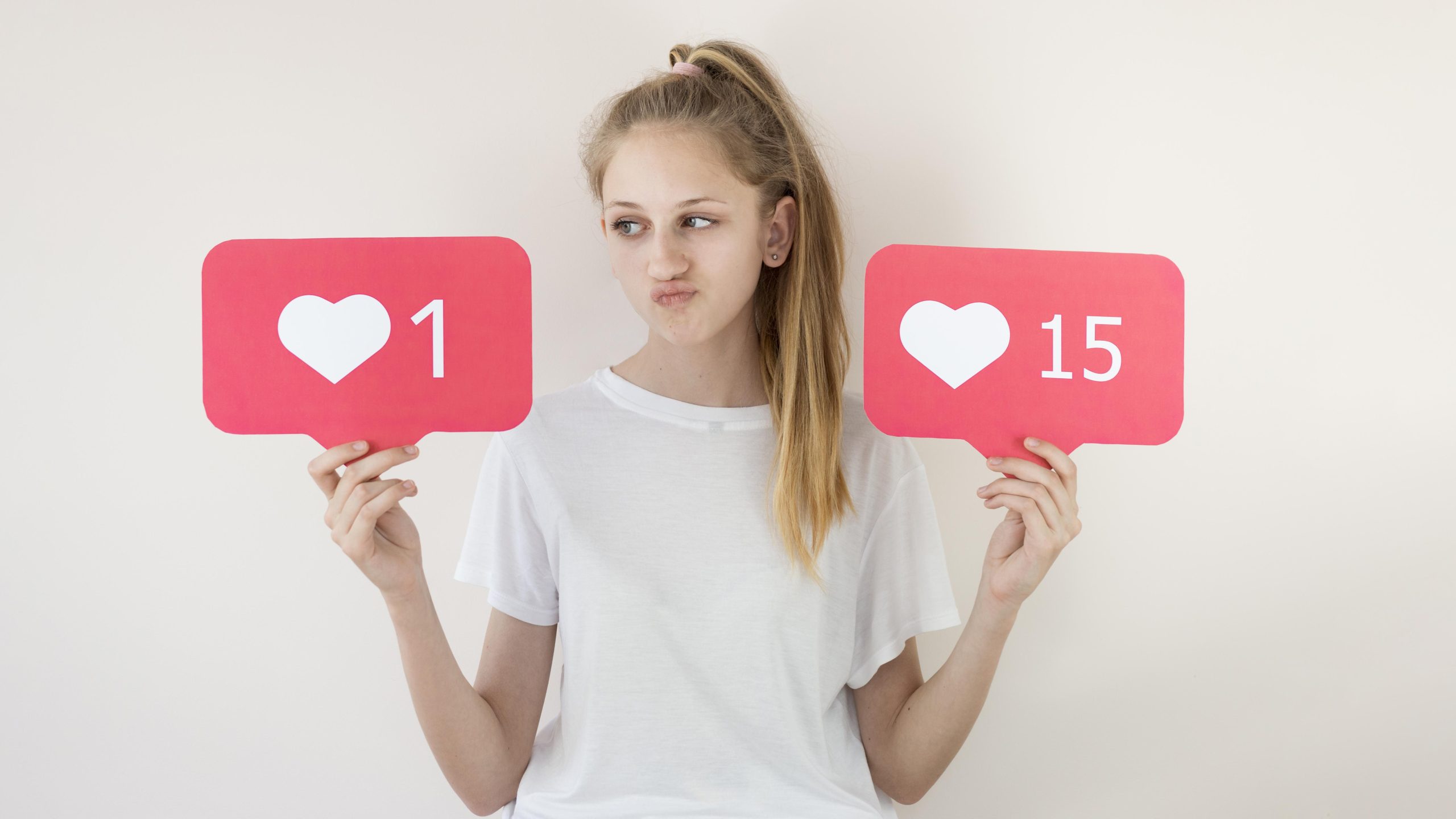 medium-shot-girl-posing